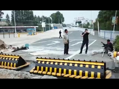 黄色と黒のステッカー 防腐と塗装の2回付きのドライブウェイバリカードシステム