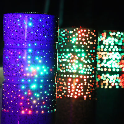 球のブロッカーによじ登るLEDの自然な石造りのボラードは私達の生命をつける